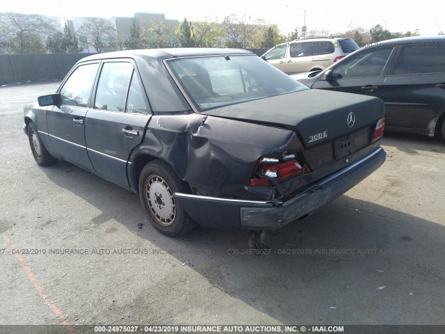 WDBEA30D6LB116060 - 1990 MERCEDES-BENZ 300 E Navy photo 3