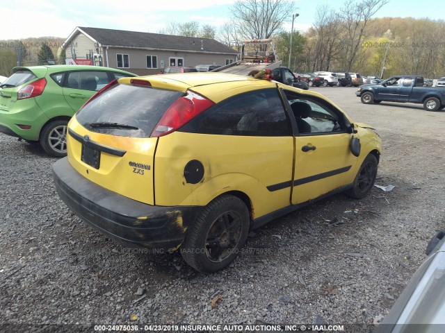 3FAFP313X2R136743 - 2002 FORD FOCUS ZX3 YELLOW photo 4