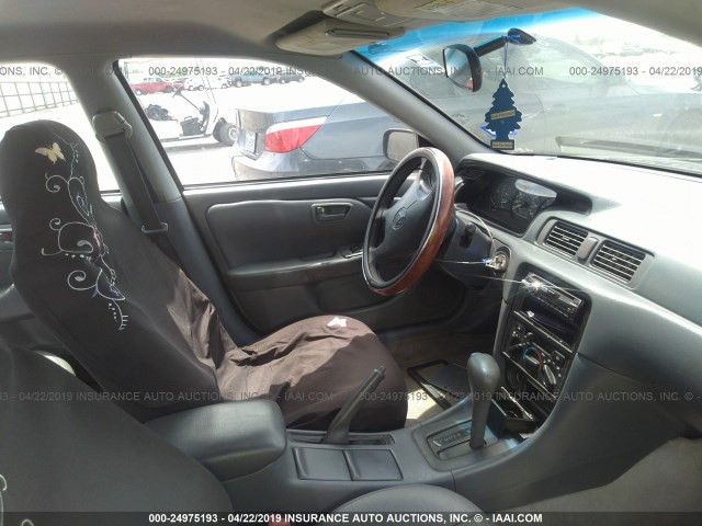 4T1BG22K7VU802796 - 1997 TOYOTA CAMRY CE/LE/XLE 蓝色 照片 5