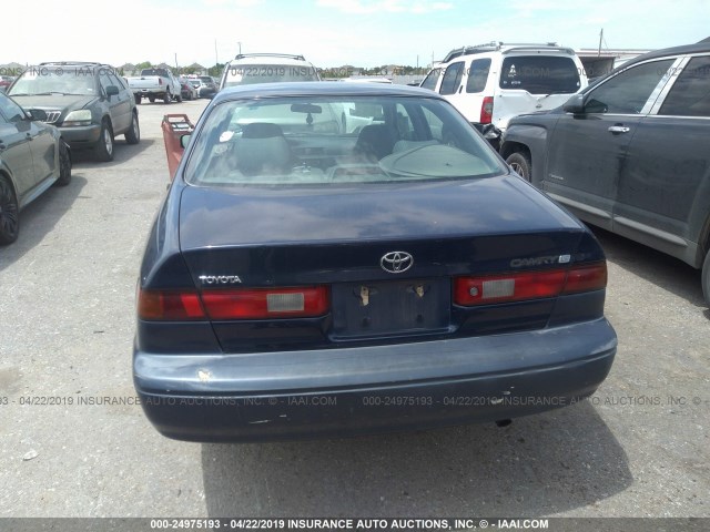 4T1BG22K7VU802796 - 1997 TOYOTA CAMRY CE/LE/XLE 蓝色 照片 6