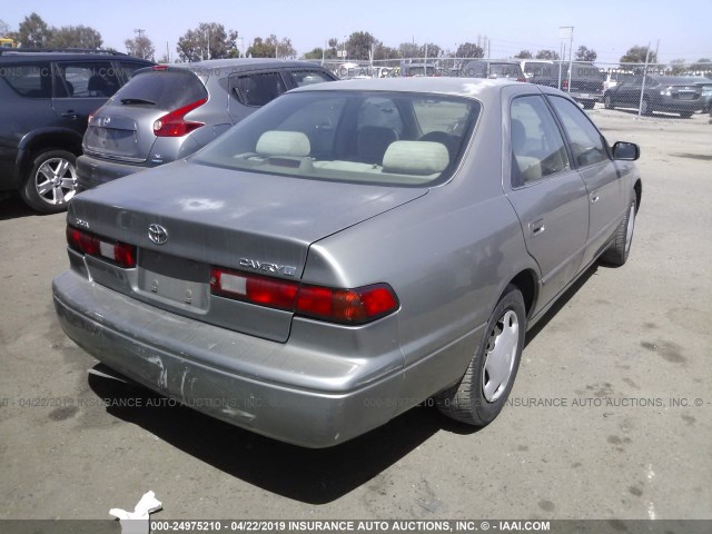 JT2BG22K8V0057898 - 1997 TOYOTA CAMRY LE/XLE Bej foto 4