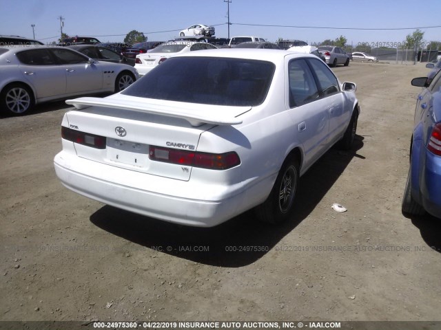 4T1BF22K1VU911936 - 1997 TOYOTA CAMRY CE/LE/XLE WHITE photo 4