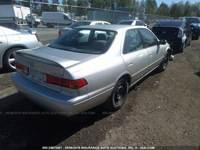 4T1BG22K9YU709069 - 2000 TOYOTA CAMRY CE/LE/XLE 银色 照片 4