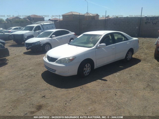 4T1BE32K52U098797 - 2002 TOYOTA CAMRY LE/XLE/SE WHITE photo 2