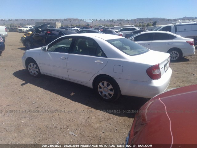 4T1BE32K52U098797 - 2002 TOYOTA CAMRY LE/XLE/SE WHITE photo 3