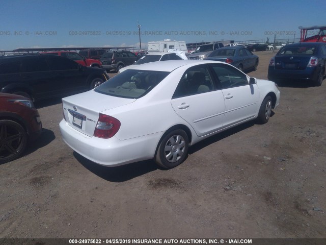 4T1BE32K52U098797 - 2002 TOYOTA CAMRY LE/XLE/SE WHITE photo 4