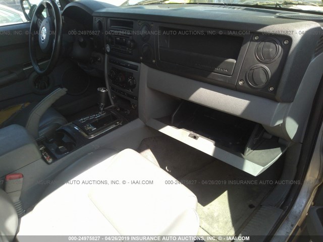 1J8HG48N86C322942 - 2006 JEEP COMMANDER SILVER photo 5