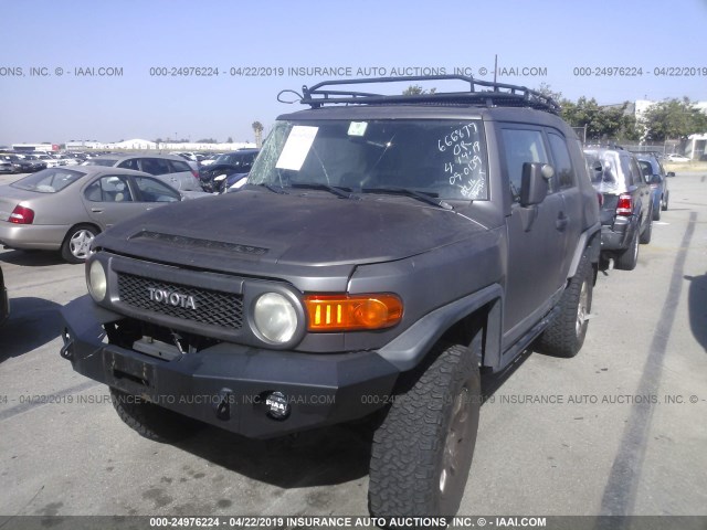 JTEBU11F470047396 - 2007 TOYOTA FJ CRUISER GRAY photo 2