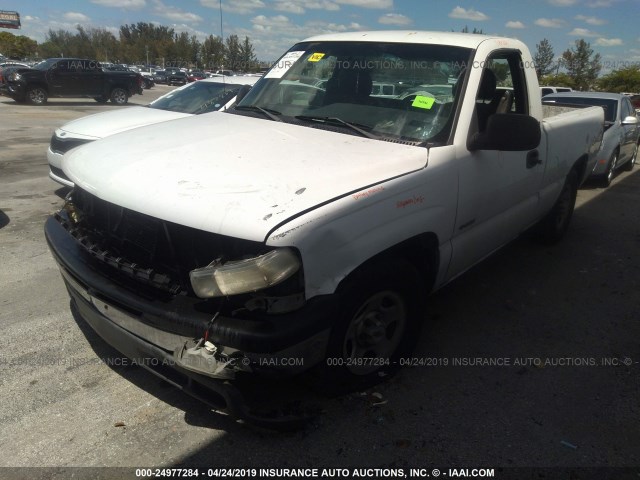 1GCEC14V92Z265667 - 2002 CHEVROLET SILVERADO C1500 WHITE photo 2