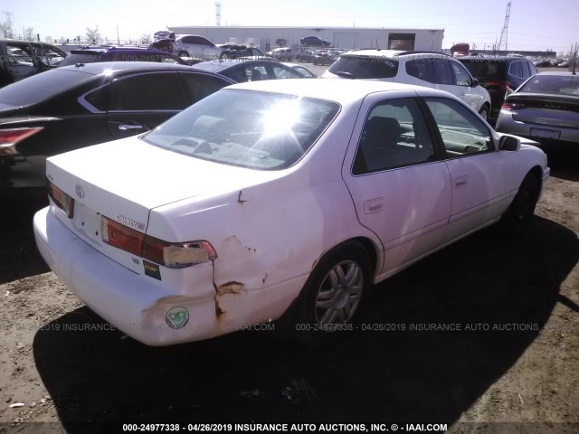 4T1BF22K9YU956627 - 2000 TOYOTA CAMRY LE/XLE WHITE photo 4