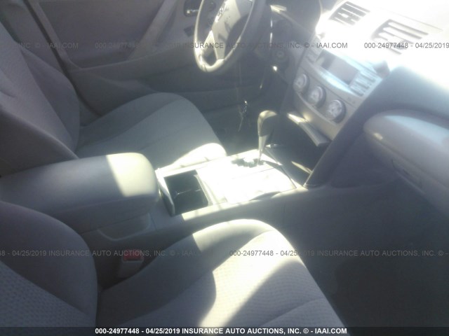 4T1BK3EK2BU622492 - 2011 TOYOTA CAMRY SE/LE/XLE 银色 照片 5