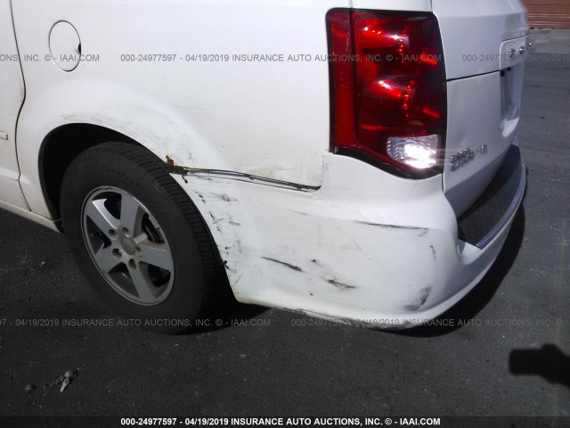 2C4RDGCG2CR357526 - 2012 DODGE GRAND CARAVAN SXT WHITE photo 6