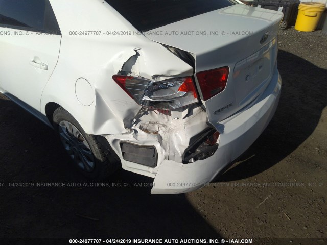 KNAFU4A29A5268570 - 2010 KIA FORTE EX WHITE photo 6