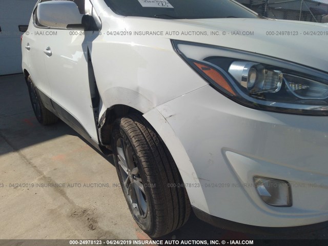 KM8JUCAG8FU043567 - 2015 HYUNDAI TUCSON LIMITED/SE WHITE photo 6