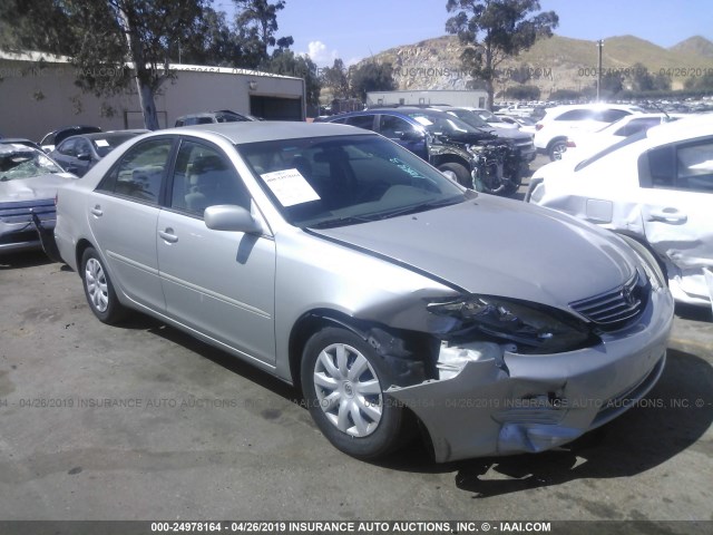 4T1BE32K55U013896 - 2005 TOYOTA CAMRY LE/XLE/SE SILVER photo 1