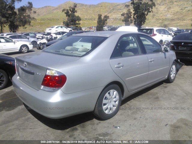 4T1BE32K55U013896 - 2005 TOYOTA CAMRY LE/XLE/SE SILVER photo 4