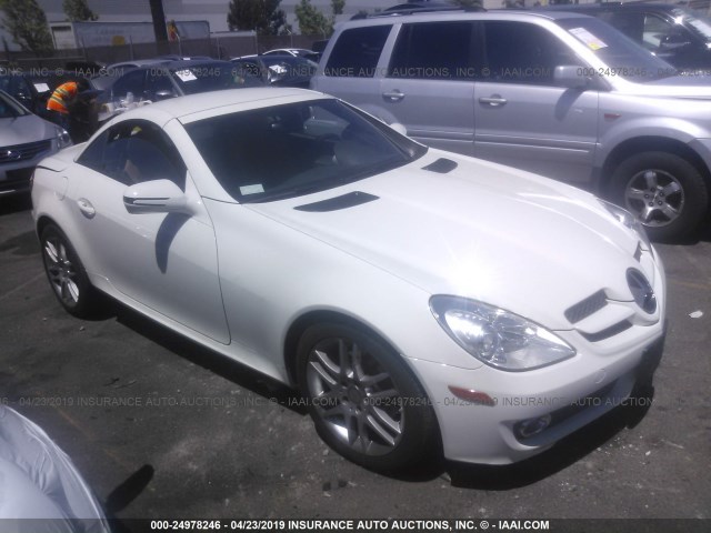 WDBWK54F89F209334 - 2009 MERCEDES-BENZ SLK 300 WHITE photo 1