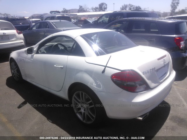 WDBWK54F89F209334 - 2009 MERCEDES-BENZ SLK 300 WHITE photo 3