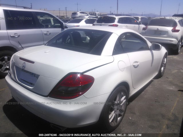 WDBWK54F89F209334 - 2009 MERCEDES-BENZ SLK 300 WHITE photo 4