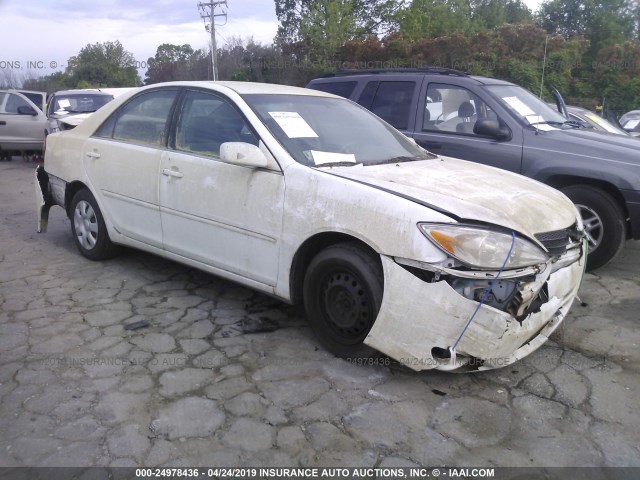 JTDBE32K220100615 - 2002 TOYOTA CAMRY LE/XLE/SE WHITE photo 1