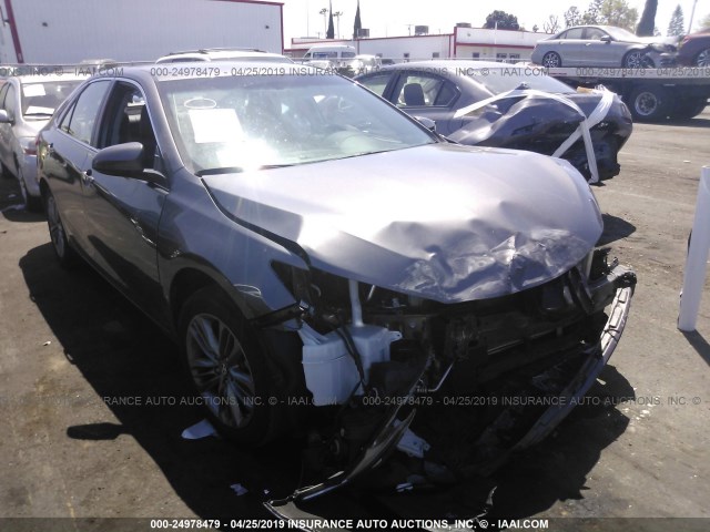 4T1BF1FK3HU617625 - 2017 TOYOTA CAMRY LE/XLE/SE/XSE GRAY photo 1