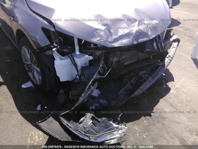 4T1BF1FK3HU617625 - 2017 TOYOTA CAMRY LE/XLE/SE/XSE GRAY photo 6