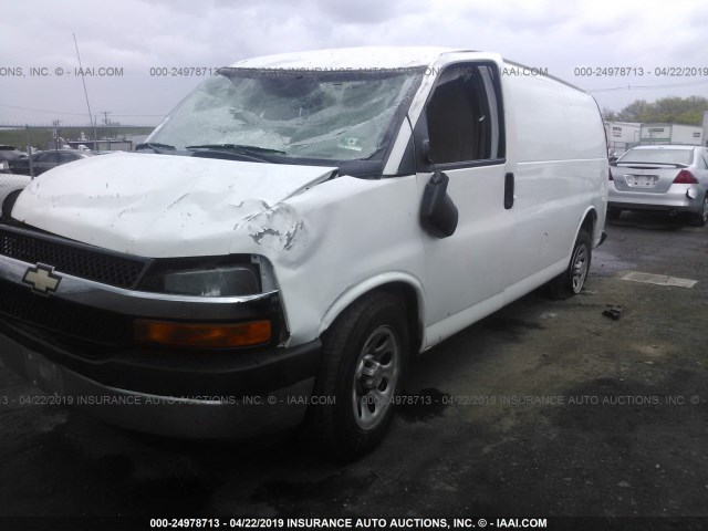 1GCUHAD48A1176514 - 2010 CHEVROLET EXPRESS G1500  WHITE photo 2