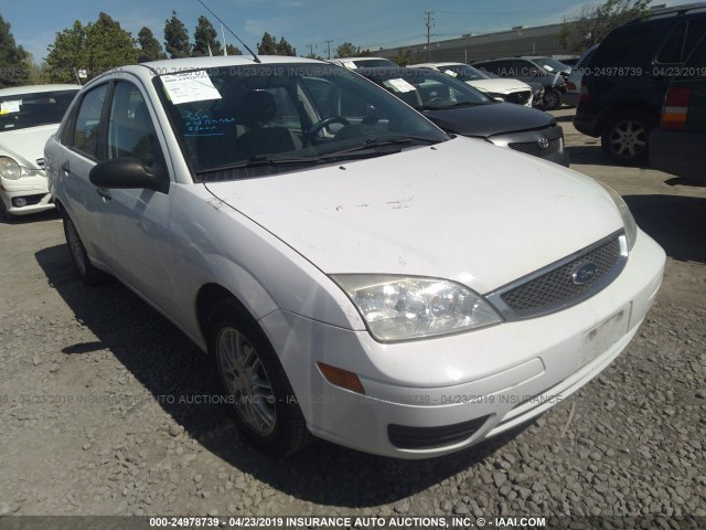 1FAFP34N47W289829 - 2007 FORD FOCUS ZX4/S/SE/SES WHITE photo 1