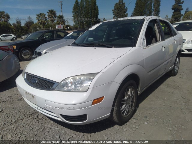 1FAFP34N47W289829 - 2007 FORD FOCUS ZX4/S/SE/SES WHITE photo 2