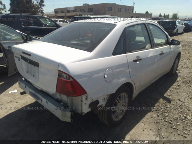 1FAFP34N47W289829 - 2007 FORD FOCUS ZX4/S/SE/SES WHITE photo 4