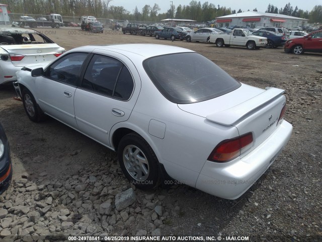 JN1CA21D9VT860558 - 1997 NISSAN MAXIMA GLE/GXE/SE WHITE photo 3