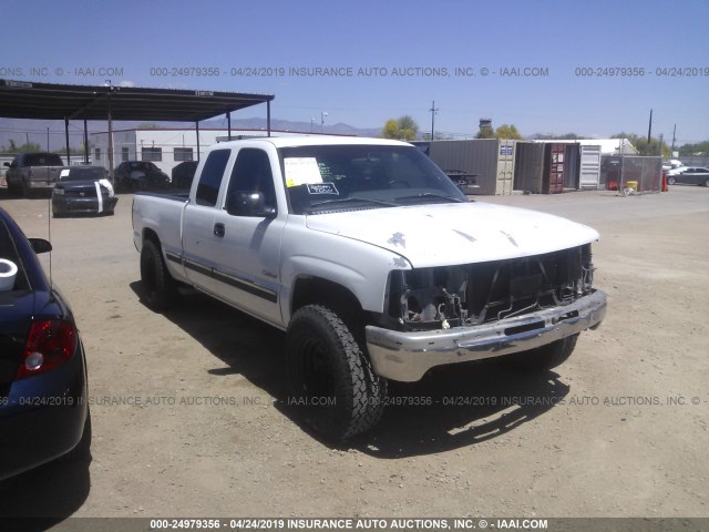 2GCEC19T821188841 - 2002 CHEVROLET SILVERADO C1500 WHITE photo 1