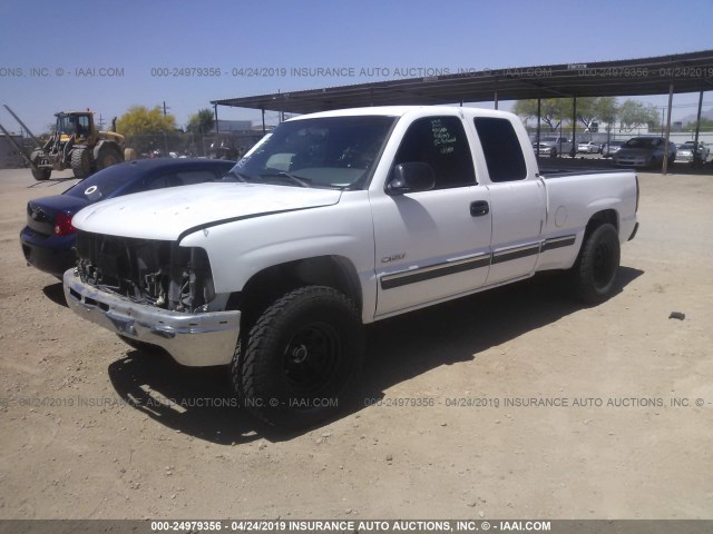 2GCEC19T821188841 - 2002 CHEVROLET SILVERADO C1500 WHITE photo 2