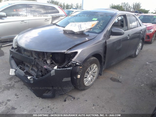 4T1BF1FK6EU798991 - 2014 TOYOTA CAMRY L/SE/LE/XLE 灰色 照片 2