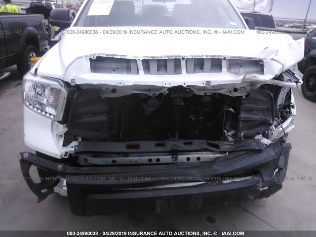 5TFRM5F11GX107925 - 2016 TOYOTA TUNDRA DOUBLE CAB SR/SR5 白色 照片 6