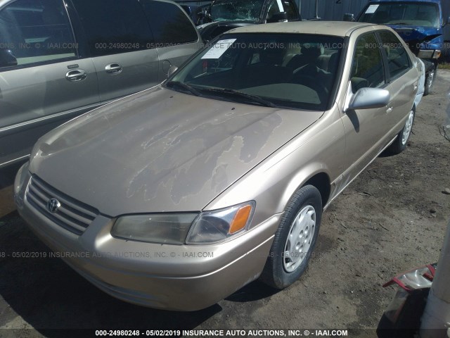 JT2BG22K9X0294161 - 1999 TOYOTA CAMRY LE/XLE GOLD photo 2
