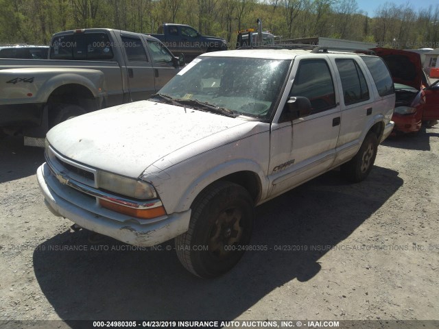 1GNDT13X33K159490 - 2003 CHEVROLET BLAZER WHITE photo 2