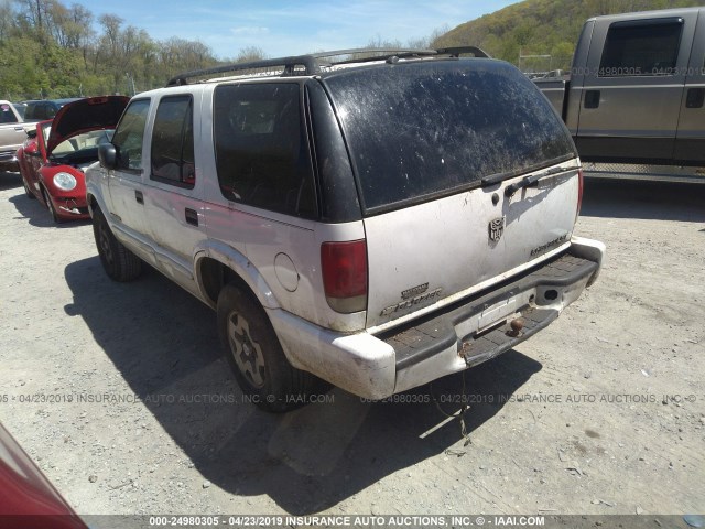 1GNDT13X33K159490 - 2003 CHEVROLET BLAZER WHITE photo 3