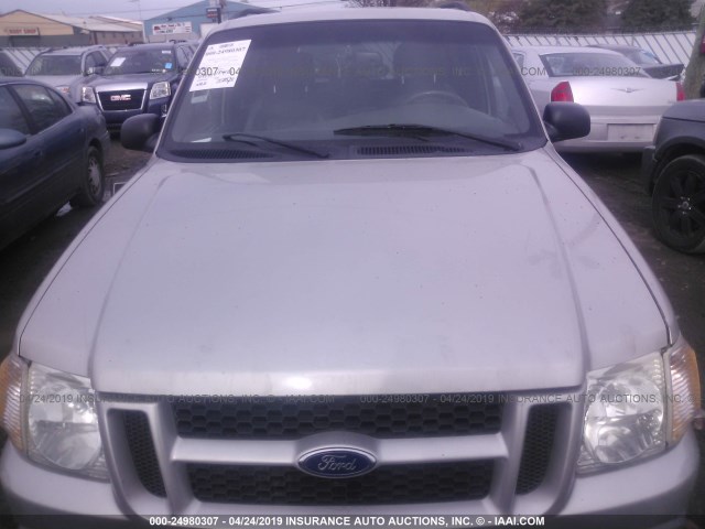 1FMYU60E82UC56156 - 2002 FORD EXPLORER SPORT SILVER photo 6