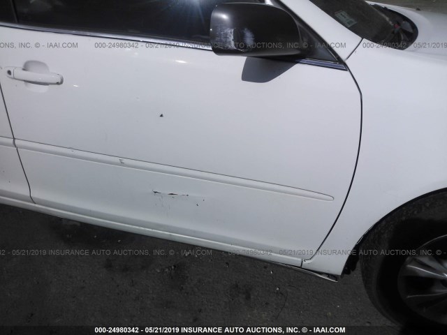 4T1BF32K94U079430 - 2004 TOYOTA CAMRY LE/XLE/SE WHITE photo 6