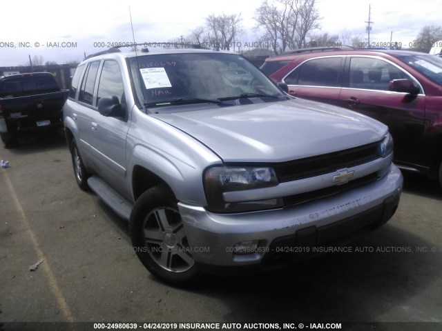 1GNDT13S852231436 - 2005 CHEVROLET TRAILBLAZER LS/LT SILVER photo 1