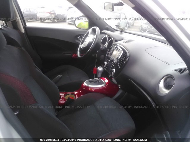 JN8AF5MR2ET354329 - 2014 NISSAN JUKE S/SV/SL/NISMO SILVER photo 5