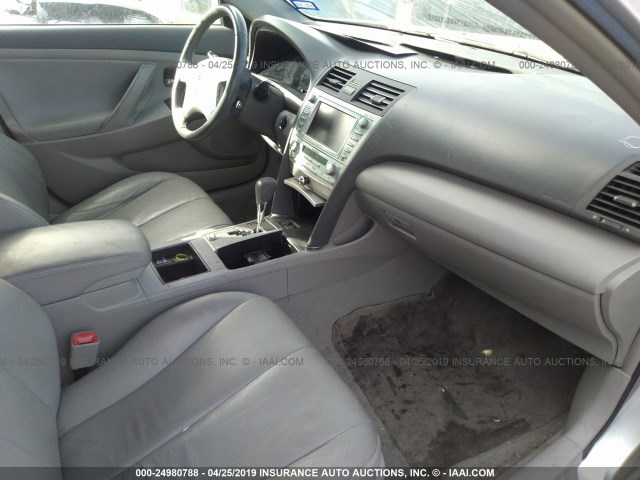 4T1BB46KX9U097275 - 2009 TOYOTA CAMRY HYBRID Gümüş foto 5