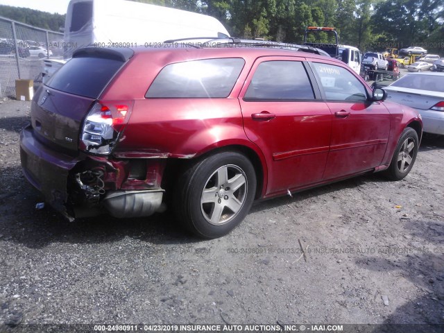 2D8FV48V15H155891 - 2005 DODGE MAGNUM SXT RED photo 4