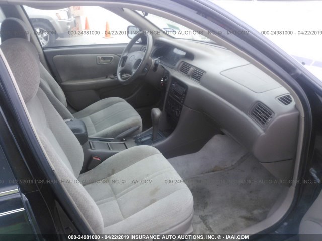 4T1BF22K5YU945415 - 2000 TOYOTA CAMRY LE/XLE BLACK photo 5