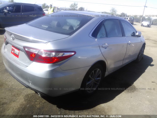 4T1BF1FK4HU340113 - 2017 TOYOTA CAMRY LE/XLE/SE/XSE SILVER photo 4