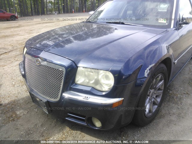 2C3AA63H55H577040 - 2005 CHRYSLER 300C BLUE photo 6