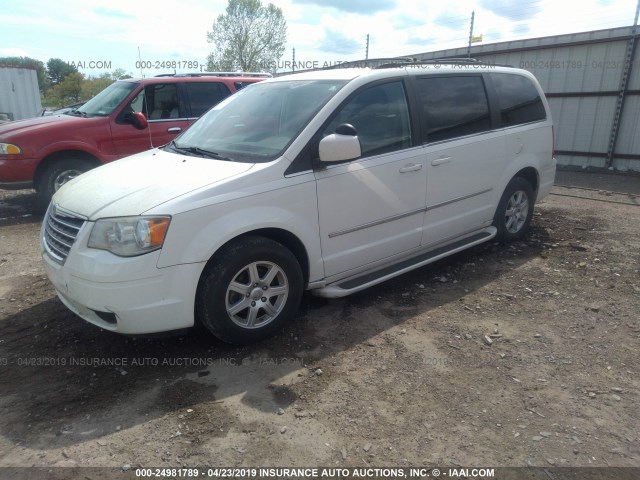 2A4RR5D14AR213709 - 2010 CHRYSLER TOWN & COUNTRY TOURING WHITE photo 2
