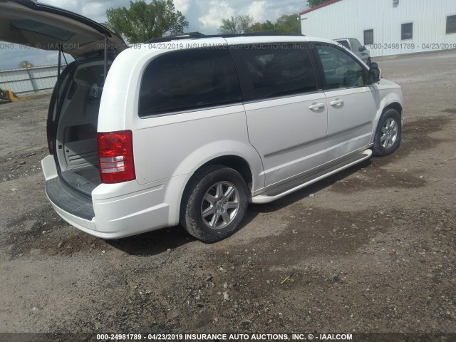 2A4RR5D14AR213709 - 2010 CHRYSLER TOWN & COUNTRY TOURING WHITE photo 4