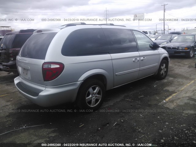 2D4GP44L47R101549 - 2007 DODGE GRAND CARAVAN SXT SILVER photo 4